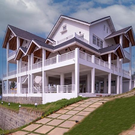 Petals Nilgiris Hotel Ооти Екстериор снимка